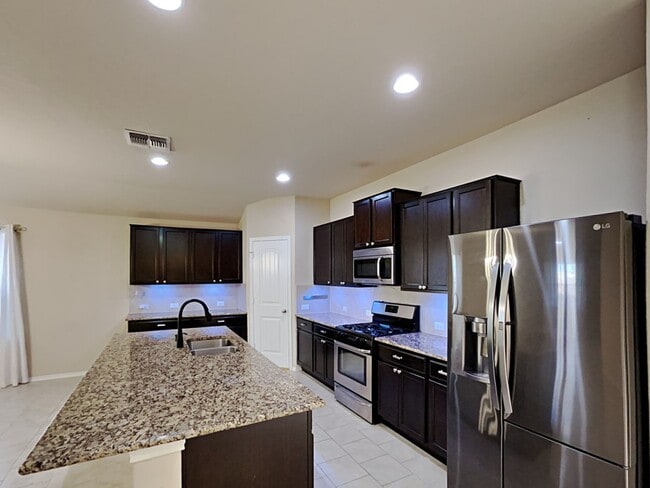 Building Photo - 721 Brown Thrasher