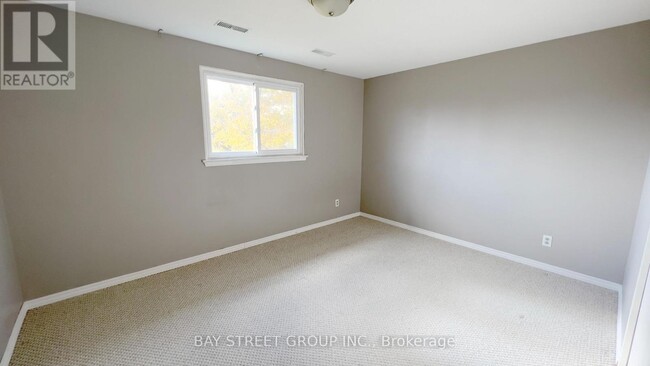 Building Photo - 31 Colonsay Rd