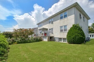 Building Photo - 28 Beechwood Ave