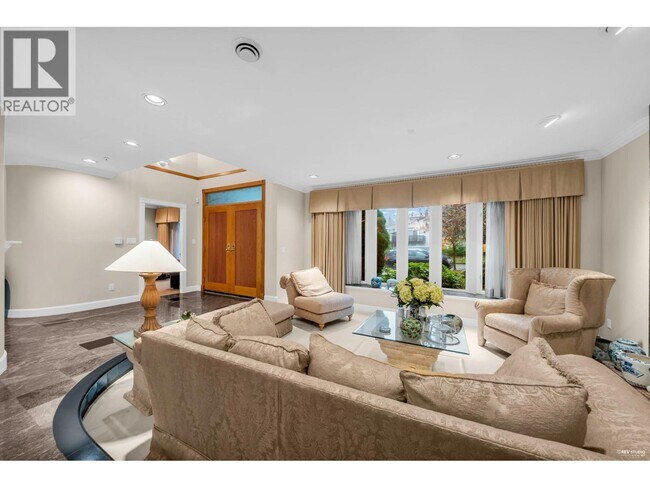 Photo du bâtiment - 389 Talisman Ave