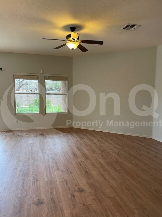 Foto del edificio - 10486 E Marquette St
