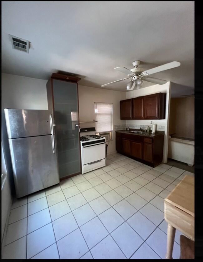 Foto del edificio - 821 N Hermitage Ave