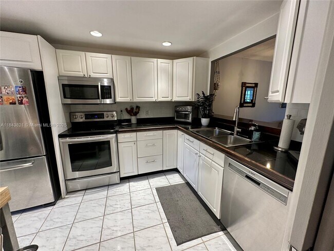 Building Photo - 3151 N Course Ln