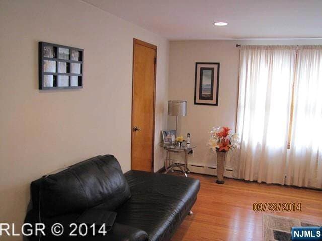 Foto del edificio - 298 Luddington Ave