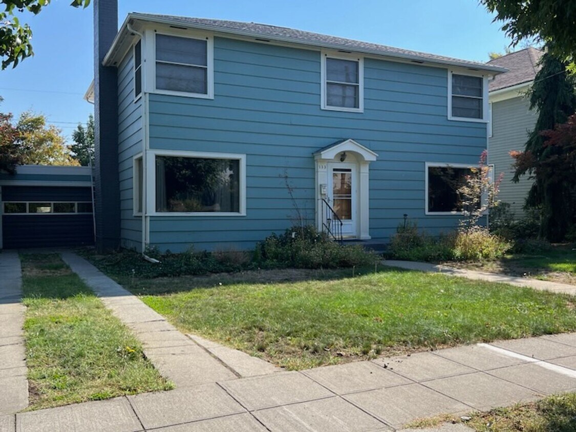 Foto principal - Located in the Historic District! 3+ beds,...