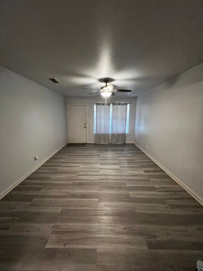 Foto del edificio - 205 Emerald Ln