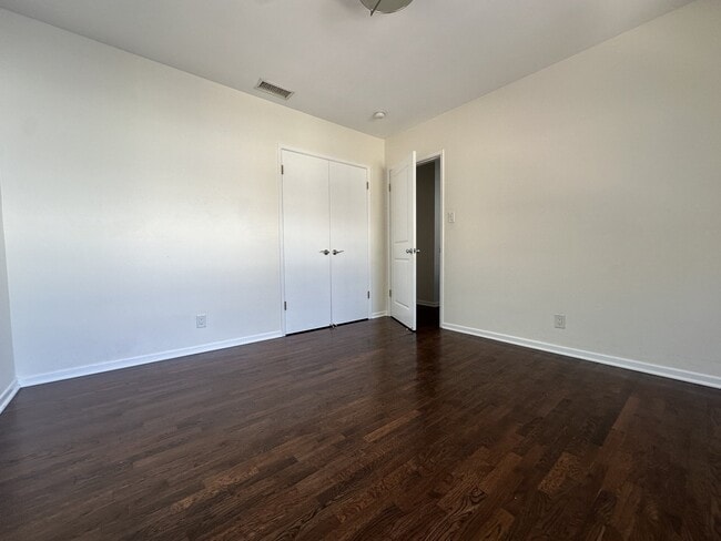Building Photo - 5921 Cedros Ave