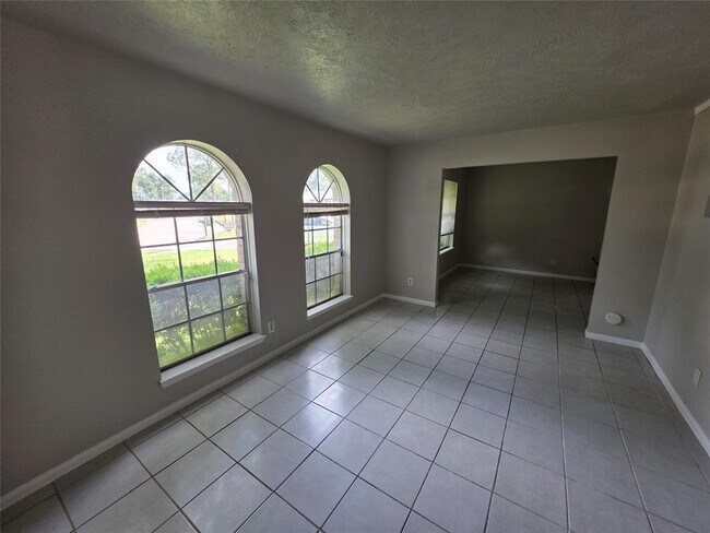 Building Photo - 9723 Huntington Way Dr