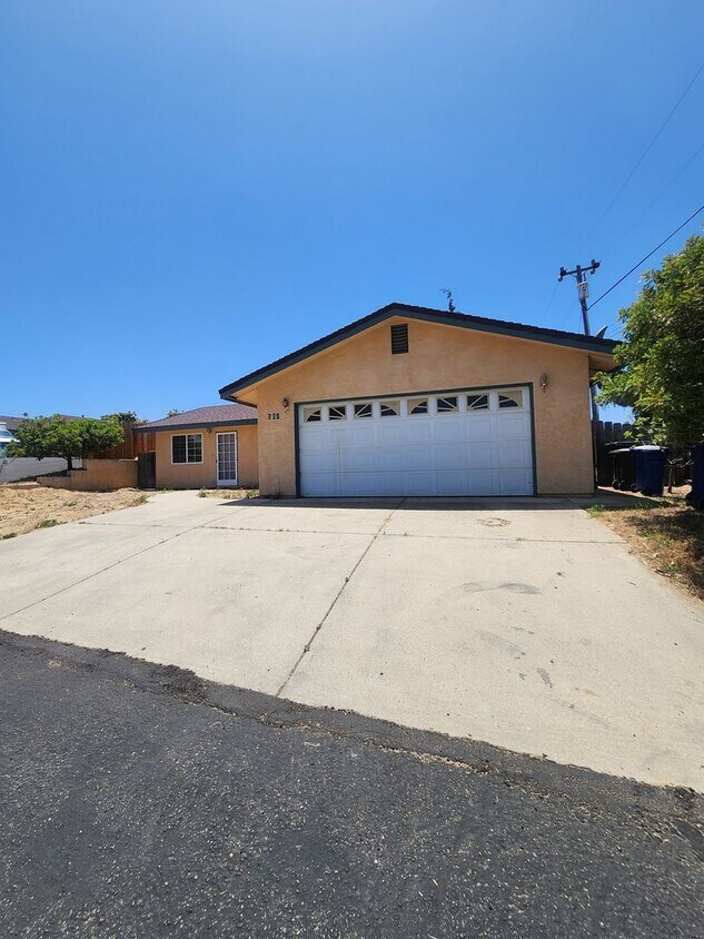 Foto principal - Charming 3 Bedroom Nipomo Home
