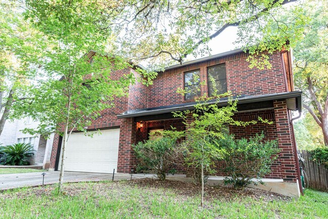 Foto del edificio - Spacious 4BD/2.5BA Two-Story Home with Lar...
