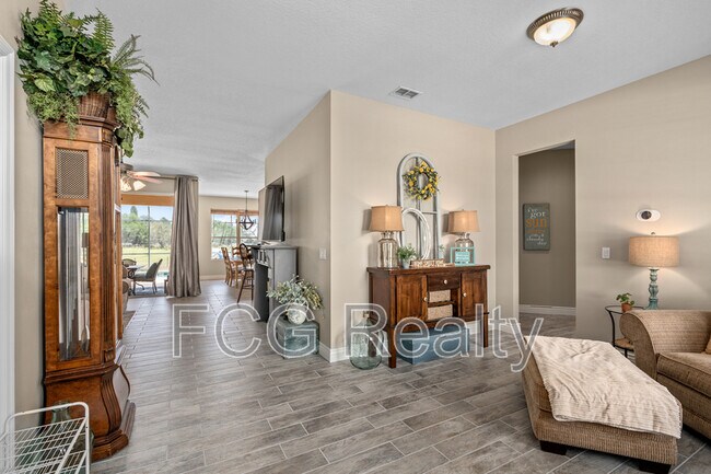 Foto del edificio - 825 Wildflower Rd