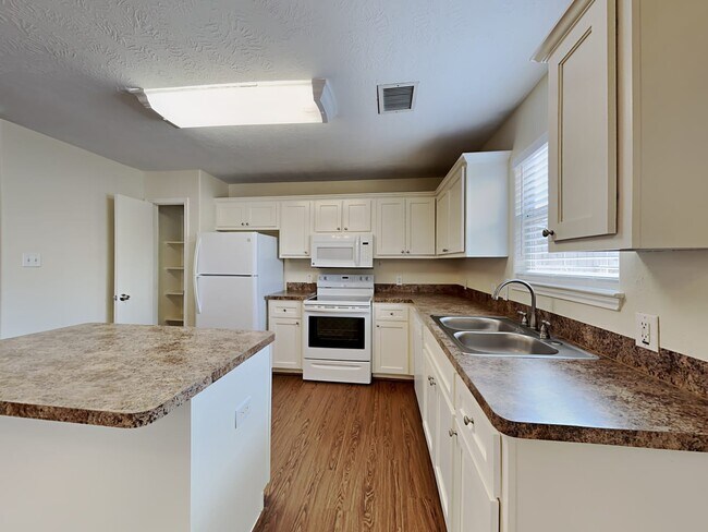 Building Photo - 16291 Hidden Deer Ln