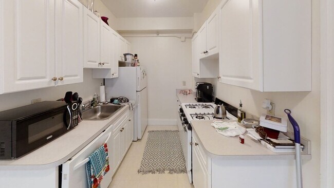 Building Photo - 1407 Beacon St