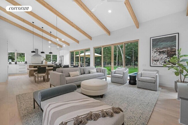 Building Photo - 6 Lilla Ln