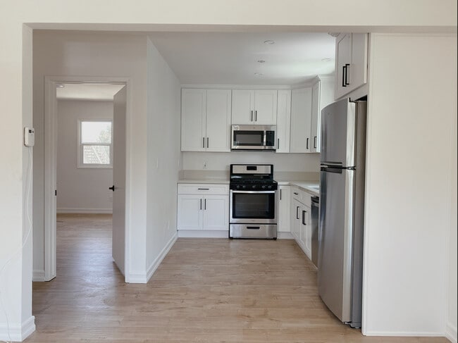 Building Photo - 1154 Cypress Ave