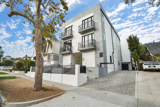 Building Photo - 4815 Elmwood Ave