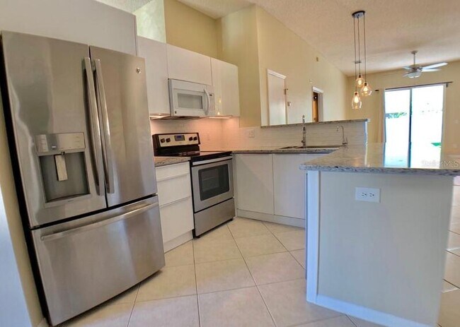 Building Photo - 2033 Crosscreek Ct