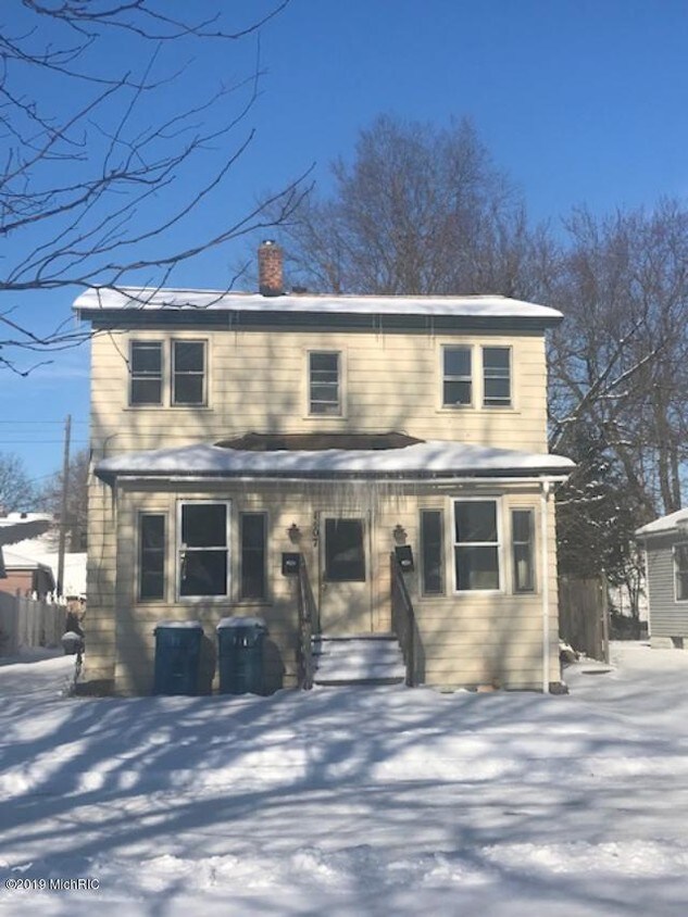 Primary Photo - 1607 Lay Blvd