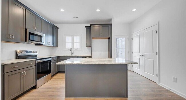 Foto del edificio - Brand New Townhouse in Blacksburg,VA.