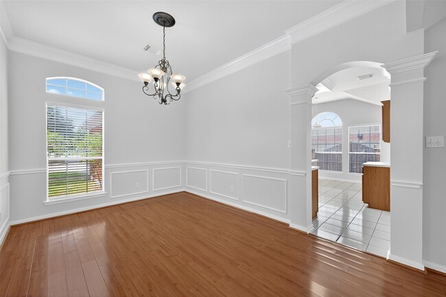 Foto del edificio - 1927 Blooming Park Ln