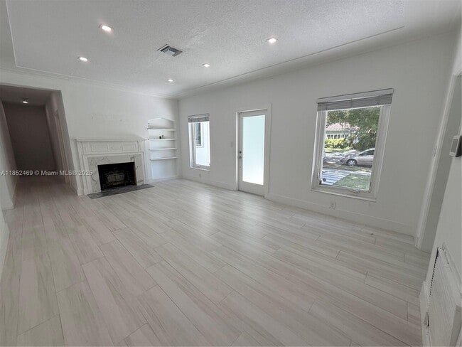 Foto del edificio - 761 NE 77th St