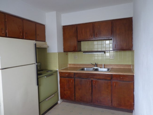 Building Photo - 713 Cedar Dr
