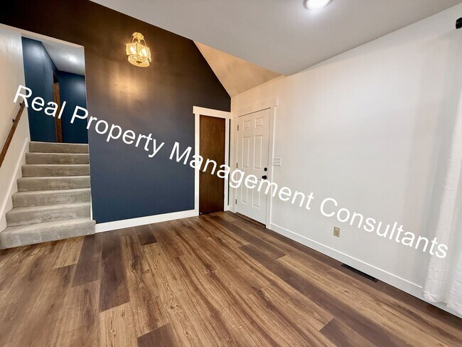 Foto del edificio - Spacious 4 Bedroom Home in Shawnee Mission!