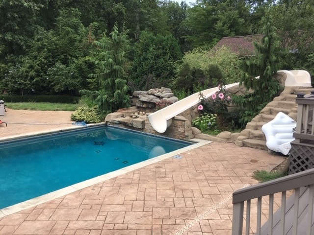 shared swimming pool - 452 Forestview Rd
