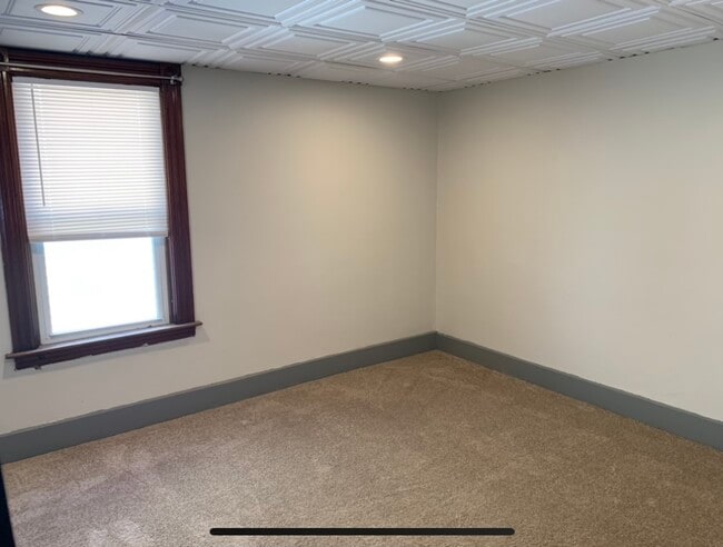 Building Photo - 19 W Boylston Dr