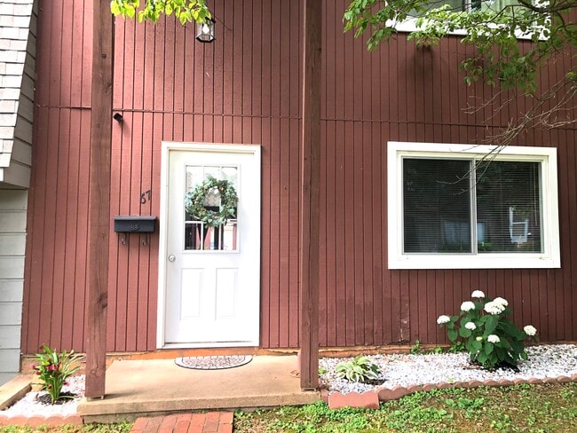 Building Photo - 67 Woodlake Dr