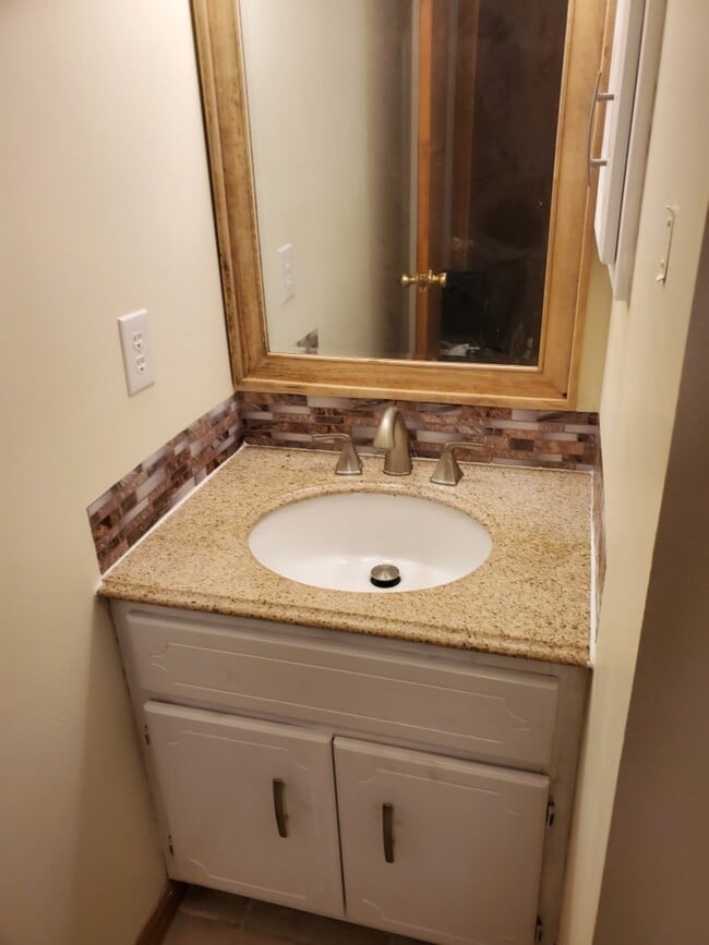 Baño de invitados - 406 Lacosta Ave