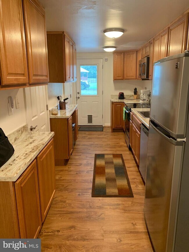 Foto del edificio - 303 Maple Ave