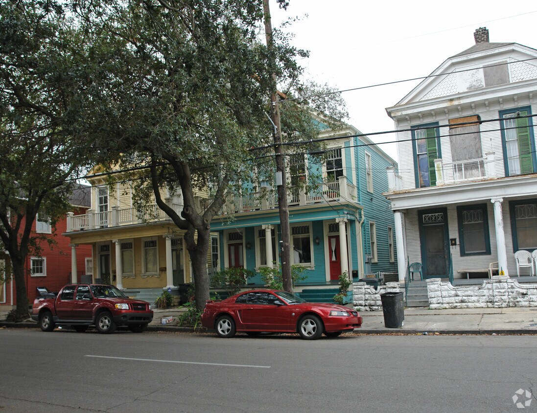 Building Photo - 1233 Carondelet St