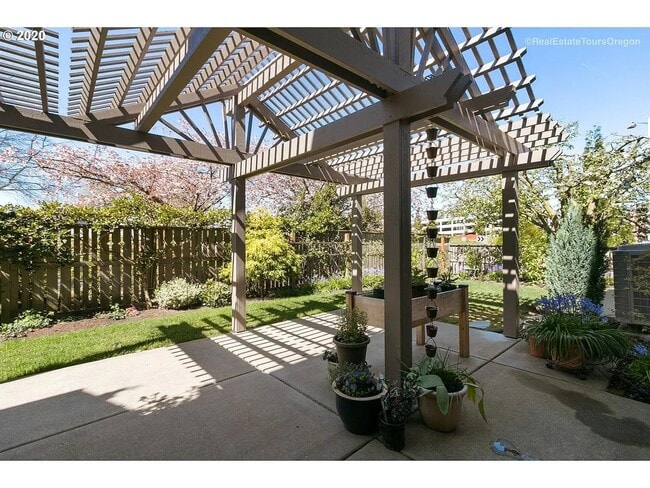 Building Photo - 6513 NE Copper Beech Dr
