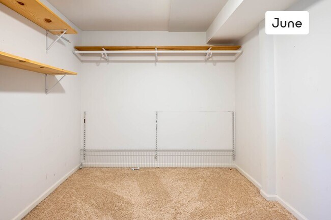 Building Photo - ROOM ONLY in 4-bed/3.0-bath Home