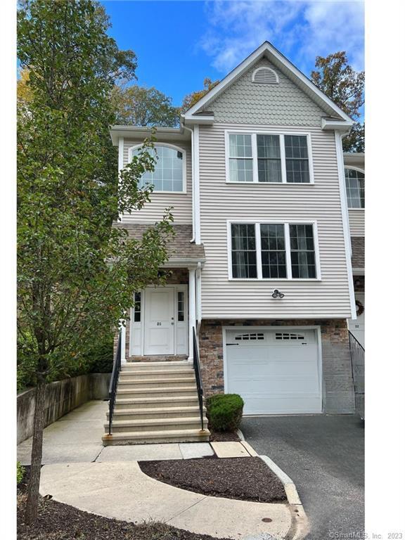 Foto principal - 21 Old Oak Dr