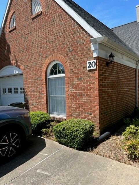 Primary Photo - 20 E Village Rd