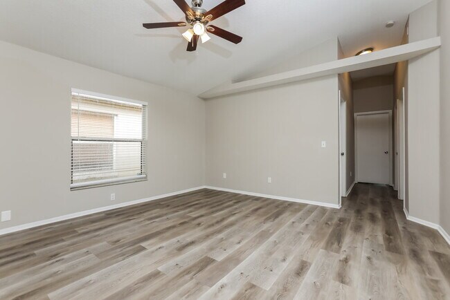 Building Photo - 1632 Chatham Cir