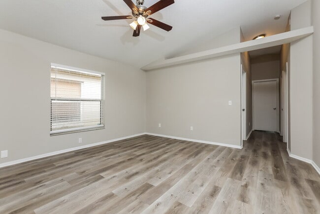 Foto del edificio - 1632 Chatham Cir