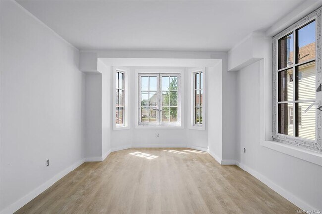 Building Photo - 139 Fifth Ave