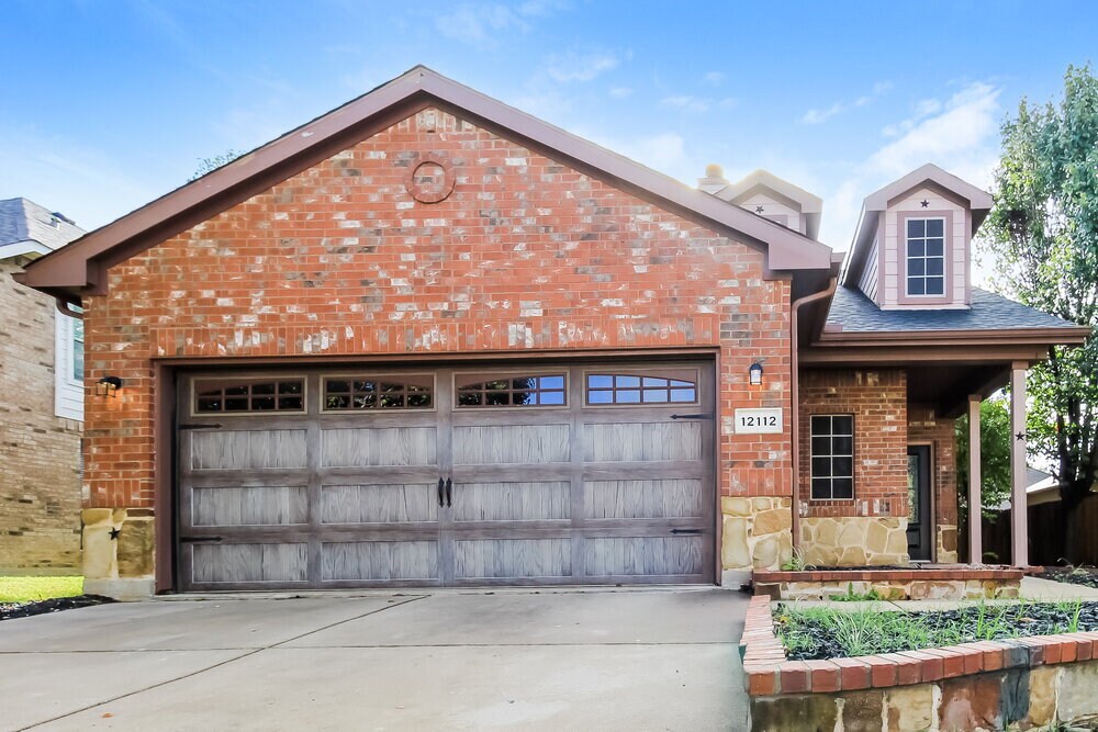 Foto principal - 12112 Walden Wood Dr