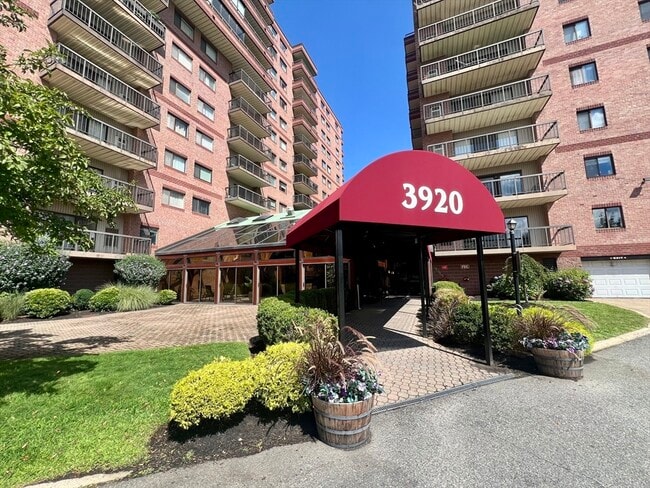 Building Photo - 3920 Mystic Valley Pkwy