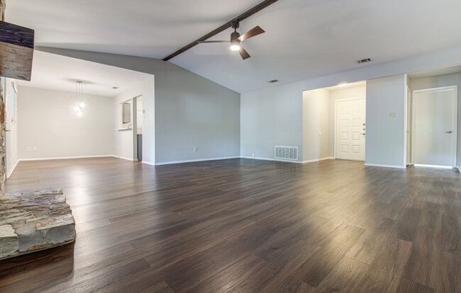 Foto del edificio - Recently renovated, move-in ready 3/2 home...