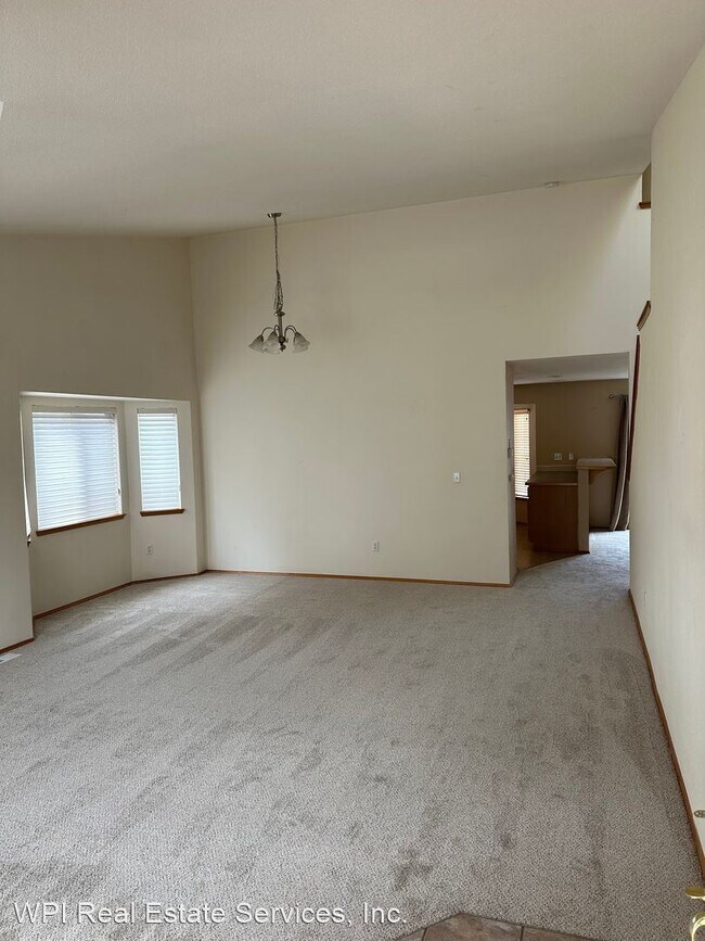 Building Photo - 4 br, 2.5 bath House - 1923 Redmond Ave. NE