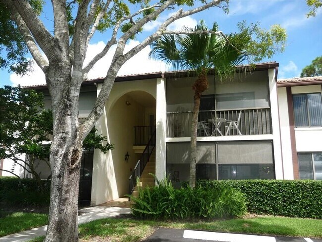 Unidad de condominio superior derecha. - 1935 Silver Pine SW Way