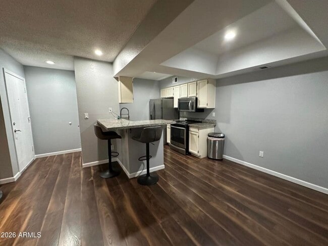 Building Photo - 10610 S 48th St