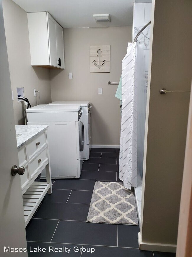 Building Photo - 3956 L 2