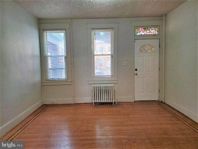 Building Photo - 2735 Wilkens Ave