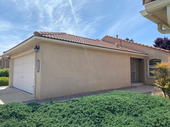 Foto del edificio - Spacious 3-Bedroom Home in Northeast Height