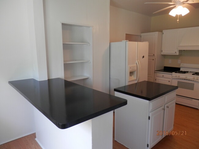 Building Photo - 501 Penn St